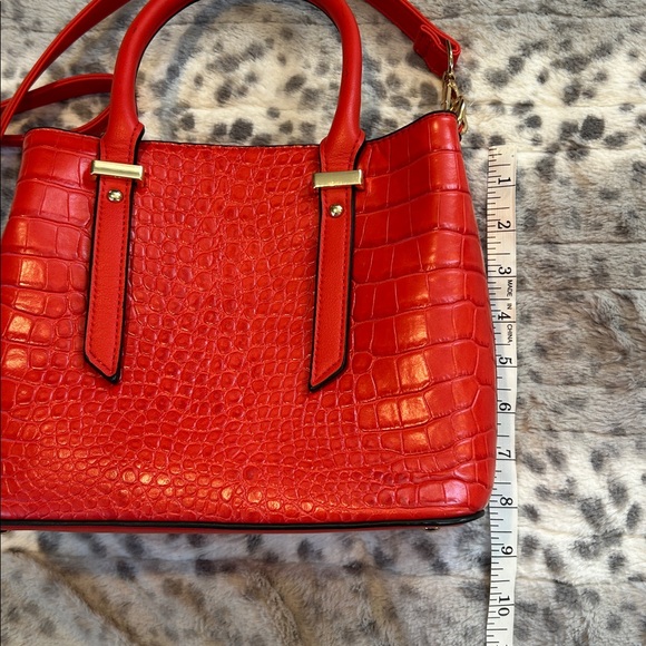 Elegant Red Crocodile-Embossed Handbag - Picture 11 of 14